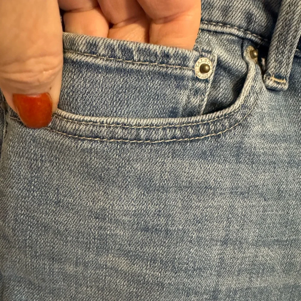 Talbots Women's FLAWLESS   GIRLFRIEND DENIMSHORTS   SIZE: 10     #H - Picture 2 of 7